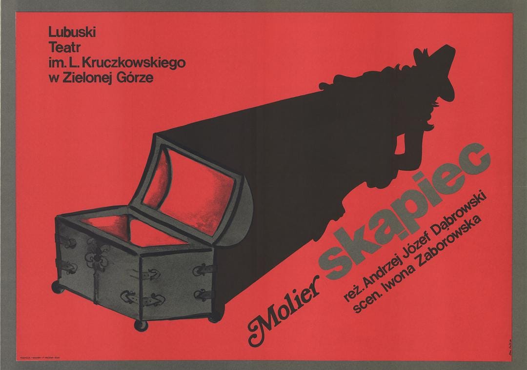 Obrazek do pytania: Napisz w jaki sposób podany plakat teatralny nawiązuje do treści dzieła Moliera Skąpiec. Uwzględnij przynajmniej dwa elementy charakterystyczna dla odczytywania tekstu ikonograficznego.