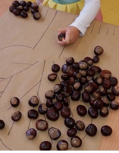 Praca plastyczna: Jesienna układanka z żołędzi i kasztanów 3