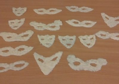 Praca plastyczna: Maski karnawałowe z tektury