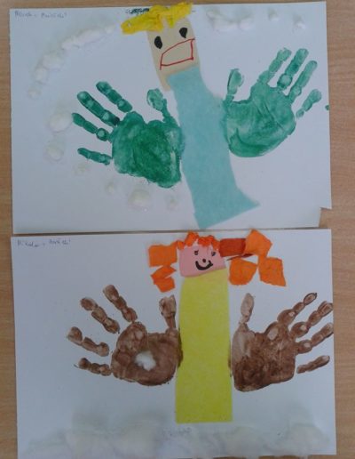 Praca plastyczna: Aniołki z odbitych rączek 3