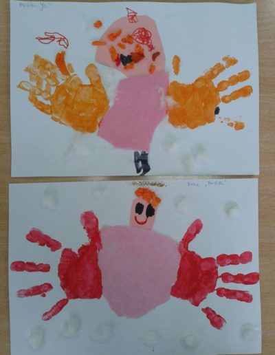 Praca plastyczna: Aniołki z odbitych rączek 4