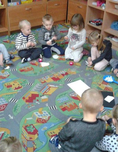 Praca plastyczna: Bałwanek - wydzieranka 6