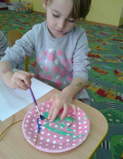 Praca plastyczna: Baloniki z wełny i kolorowego papieru 4