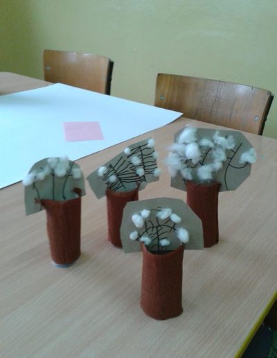 Praca plastyczna: Bazie z rolki i waty 1