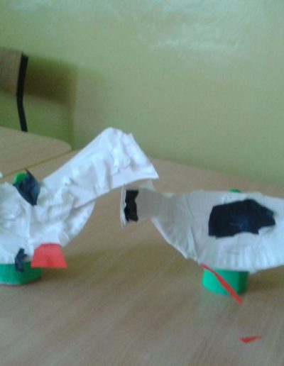 Praca plastyczna: Bociany z papierowych talerzyków 11