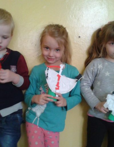 Praca plastyczna: Bociany z papierowych talerzyków 13