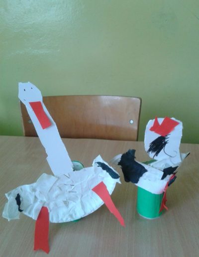 Praca plastyczna: Bociany z papierowych talerzyków 15