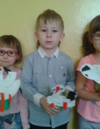 Praca plastyczna: Bociany z papierowych talerzyków 18