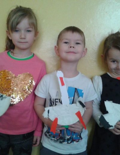 Praca plastyczna: Bociany z papierowych talerzyków 6