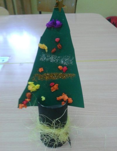 Praca plastyczna: Choineczki z rolki papieru 2