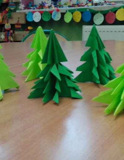 Praca plastyczna: Choinki 3D 1