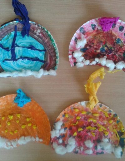 Praca plastyczna: Czapeczki z talerzyków tekturowych 1