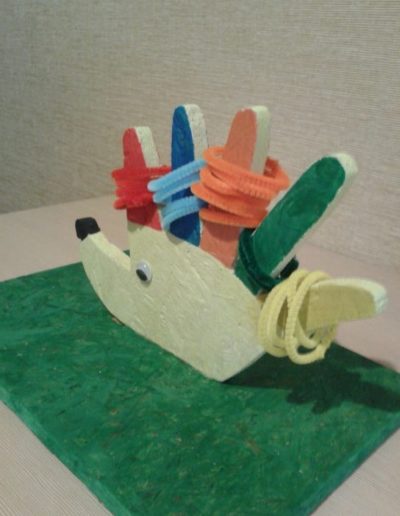 Praca plastyczna: Drewniany jeżyk 2