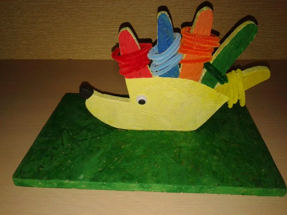 Praca plastyczna: Drewniany jeżyk