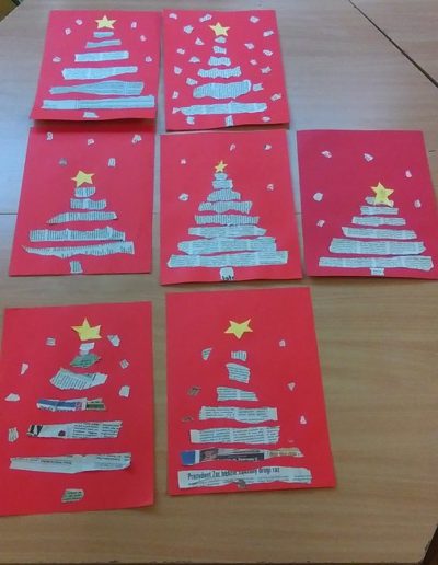 Praca plastyczna: Gazetowa choinka 1