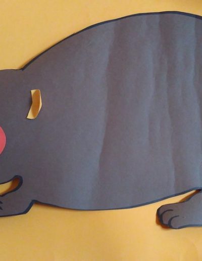 Praca plastyczna: Jeż z kolorowych rączek 5