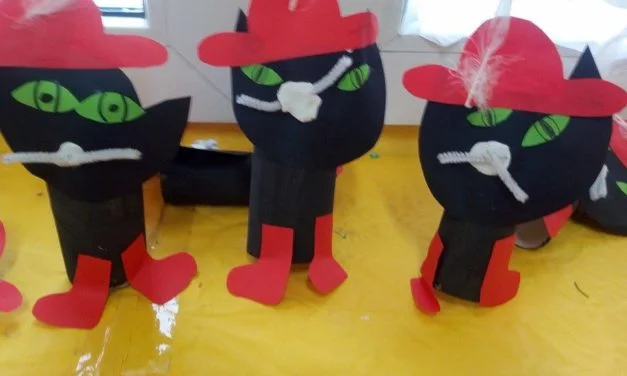 Praca plastyczna: Koty w butach na rolce