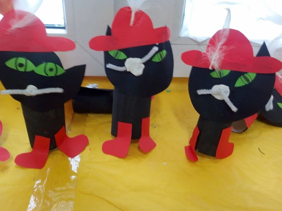 Praca plastyczna: Koty w butach na rolce