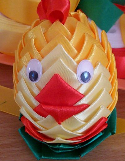 Praca plastyczna: Kurczaki ze wstążek 1