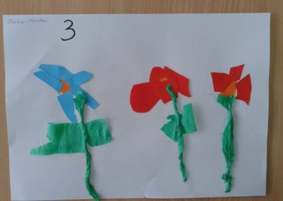 Praca plastyczna: Kwiatki z bibuły - utrwalanie cyfry 3