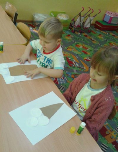 Praca plastyczna: Lody z płatków kosmetycznych 4