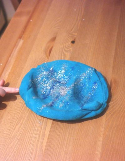 Praca plastyczna: Masa FROZEN z mąki i sody 1