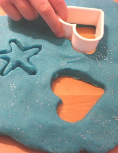 Praca plastyczna: Masa FROZEN z mąki i sody 2