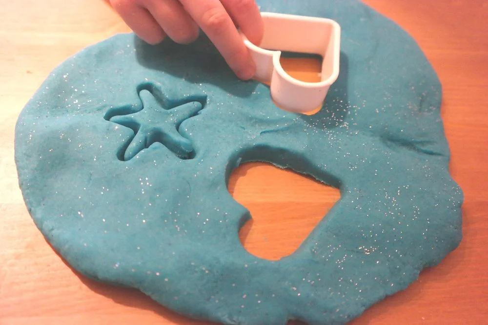 Praca plastyczna: Masa FROZEN z mąki i sody