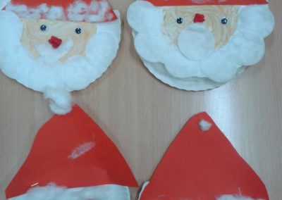 Mikołaje z papierowych talerzyków Marlena Wrońska Mikołajki Prace plastyczne Prace plastyczne (Boże Narodzenie) Prace plastyczne (Mikołajki) Święta Zima (Prace plastyczne) 