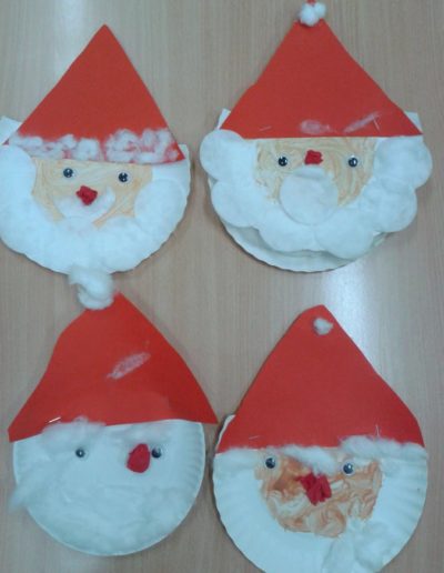Praca plastyczna: Mikołaje z papierowych talerzyków 2