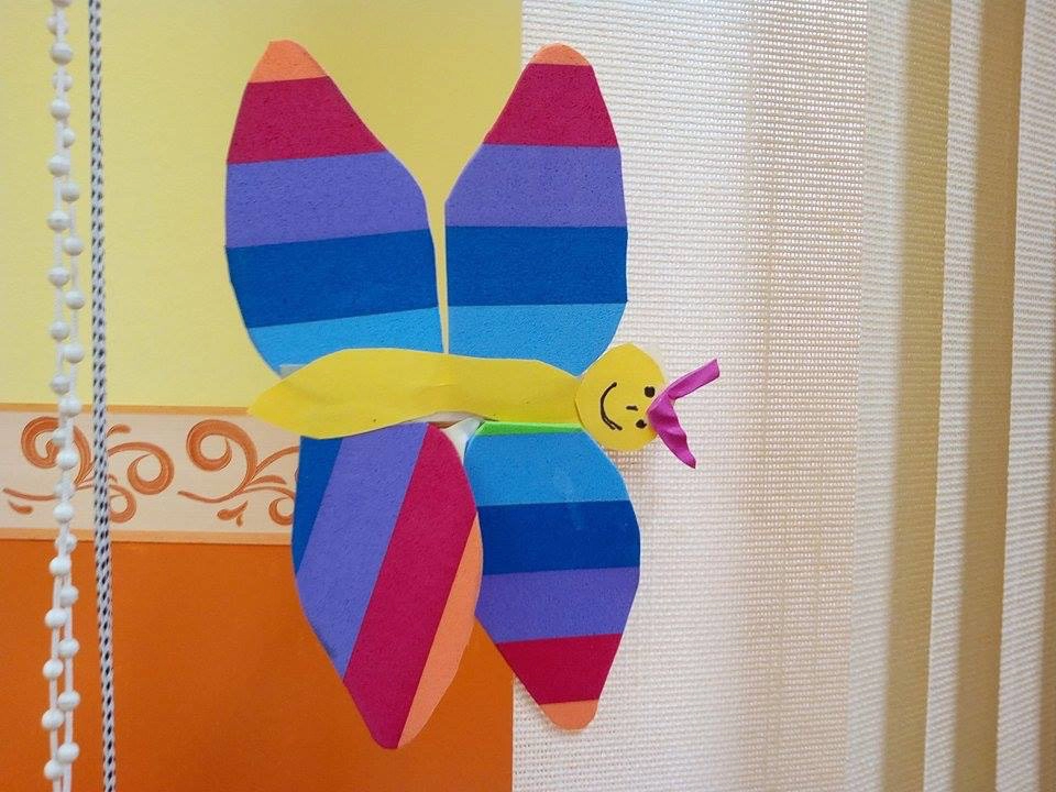 Praca plastyczna: Motylek z kolorowych pasków