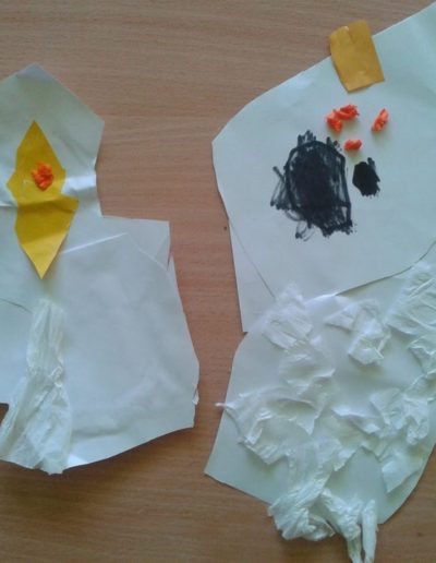 Praca plastyczna: Orzeł biały z odrysowanych rączek 4