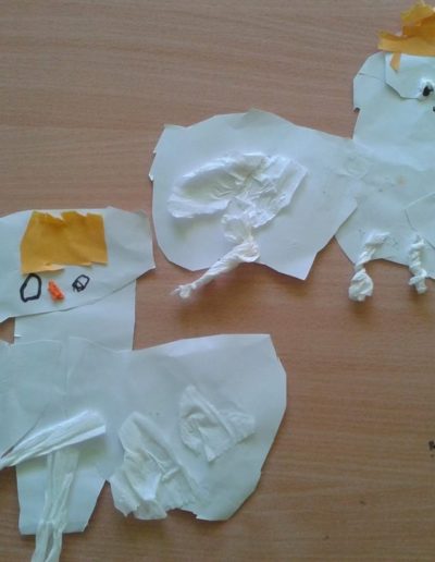 Praca plastyczna: Orzeł biały z odrysowanych rączek 5