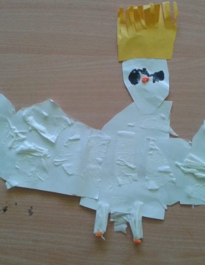 Praca plastyczna: Orzeł biały z odrysowanych rączek 6