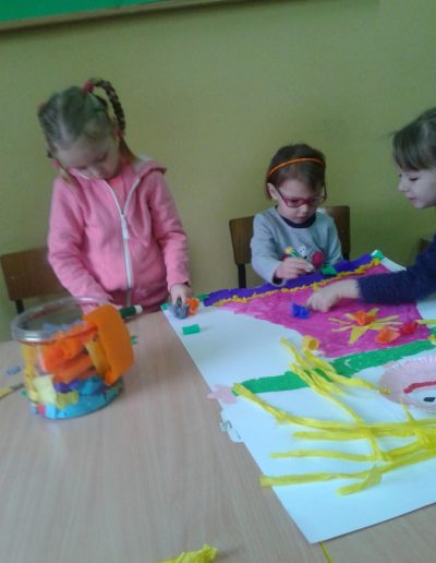 Pani Wiosna farbkami malowana - praca grupowa 8