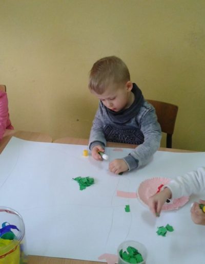 Pani Wiosna farbkami malowana - praca grupowa 9