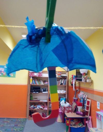 Praca plastyczna: Parasol z woreczków śniadaniowych 3