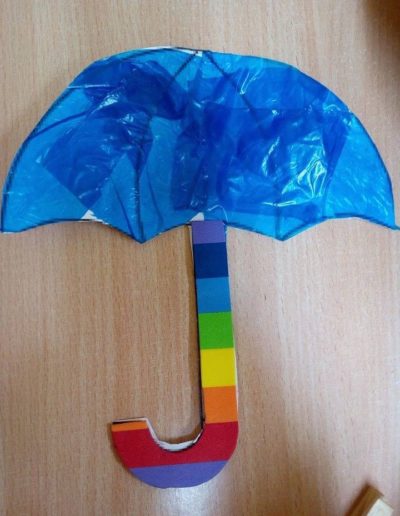 Praca plastyczna: Parasol z woreczków śniadaniowych 4