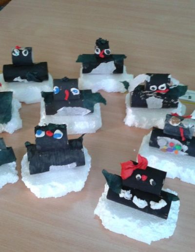 Praca plastyczna: Pingwinki z rolki po papierze 1