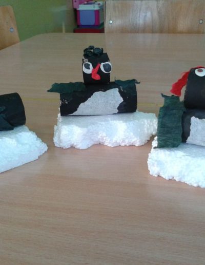 Praca plastyczna: Pingwinki z rolki po papierze 5