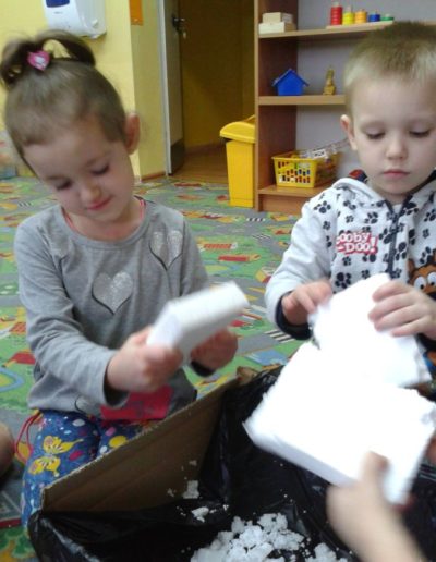 Praca plastyczna: Pingwinki z rolki po papierze 6