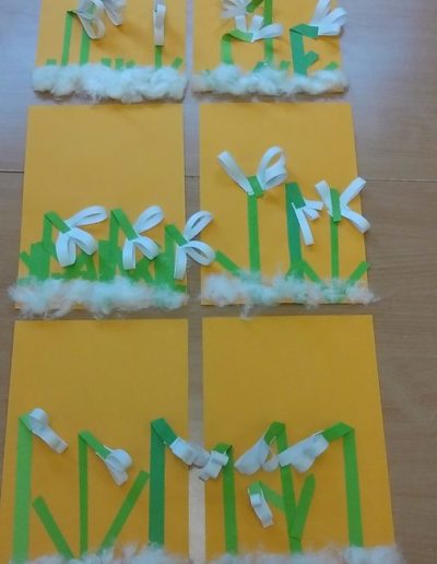 Praca plastyczna: Przebiśniegi z pasków 1