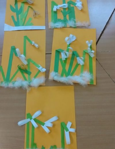 Praca plastyczna: Przebiśniegi z pasków 2