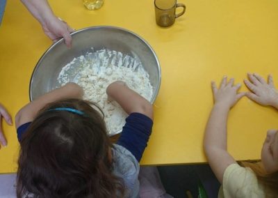 Praca plastyczna: Puchowe babeczki z mąki