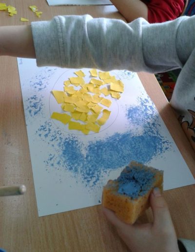 Praca plastyczna: Słoneczko - wyklejanka 11