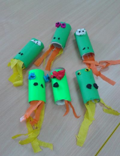 Praca plastyczna: Smok z rolki po papierze 2