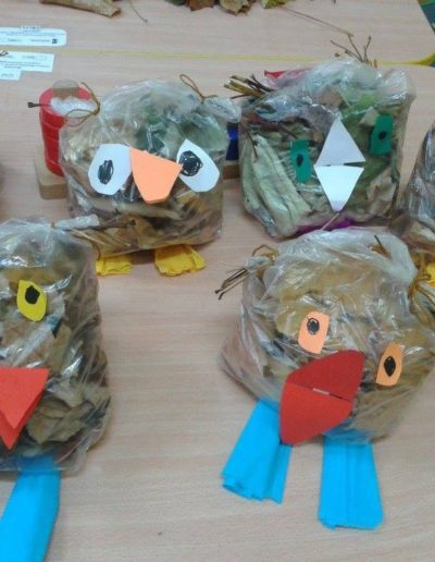 Praca plastyczna: Sówki z torebek śniadaniowych 1