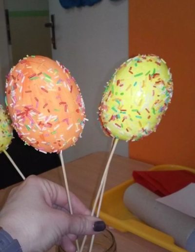 Praca plastyczna: Styropianowe jajka 1
