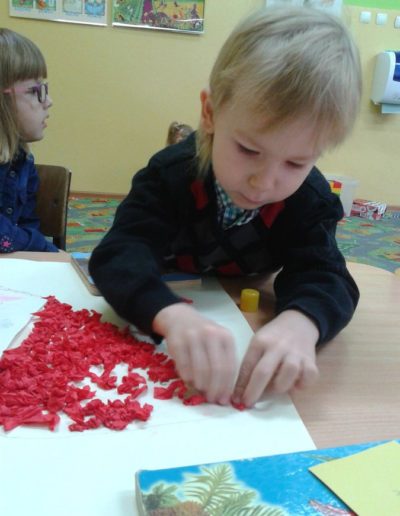 Praca plastyczna: Święty Mikołaj z brystolu - praca grupowa 1