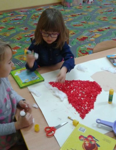 Praca plastyczna: Święty Mikołaj z brystolu - praca grupowa 6